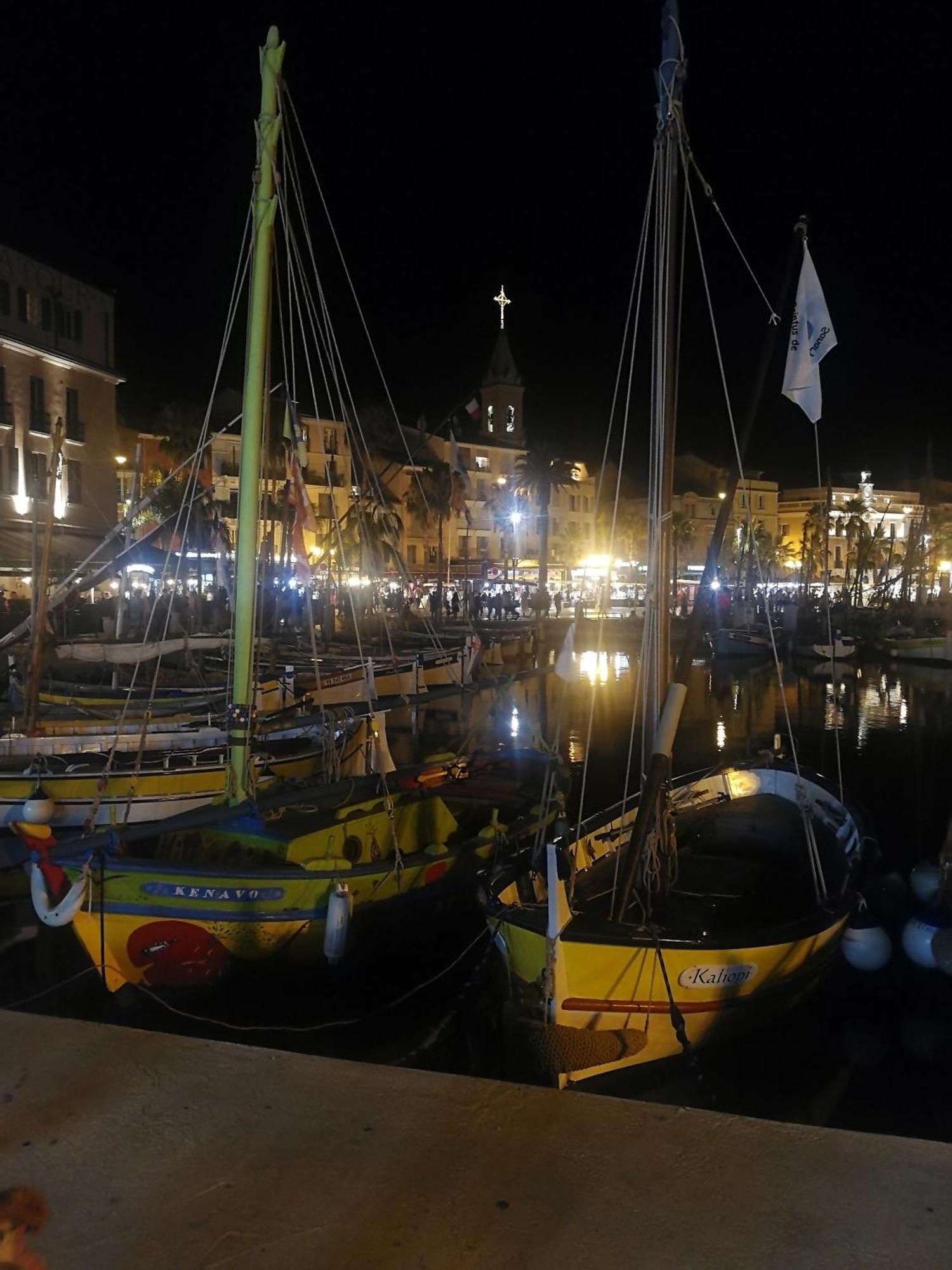 Sanary- La Vie Est Belle- Centre Ville 2 Minutes A Pied- Plage 5 Minutes Luaran gambar